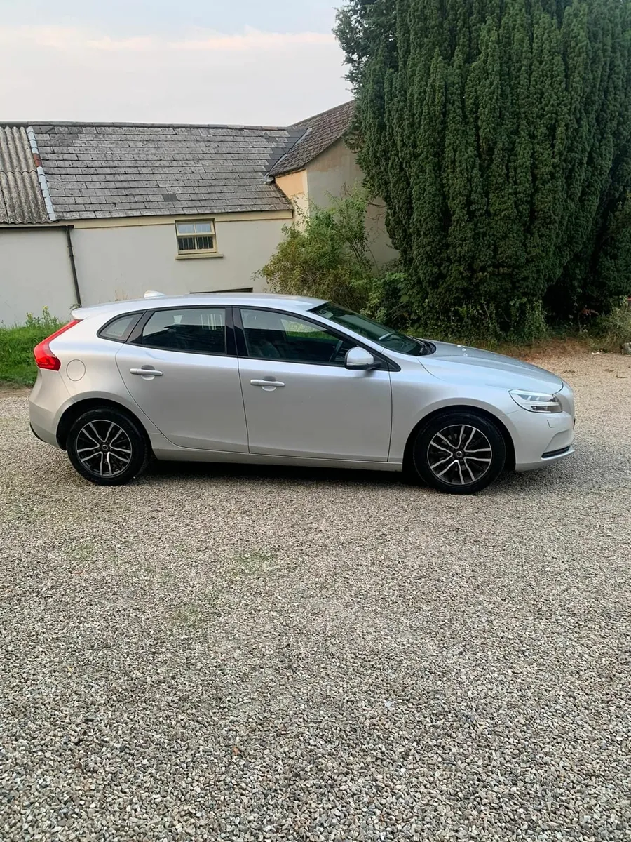 Volvo V40 2018 - Image 4