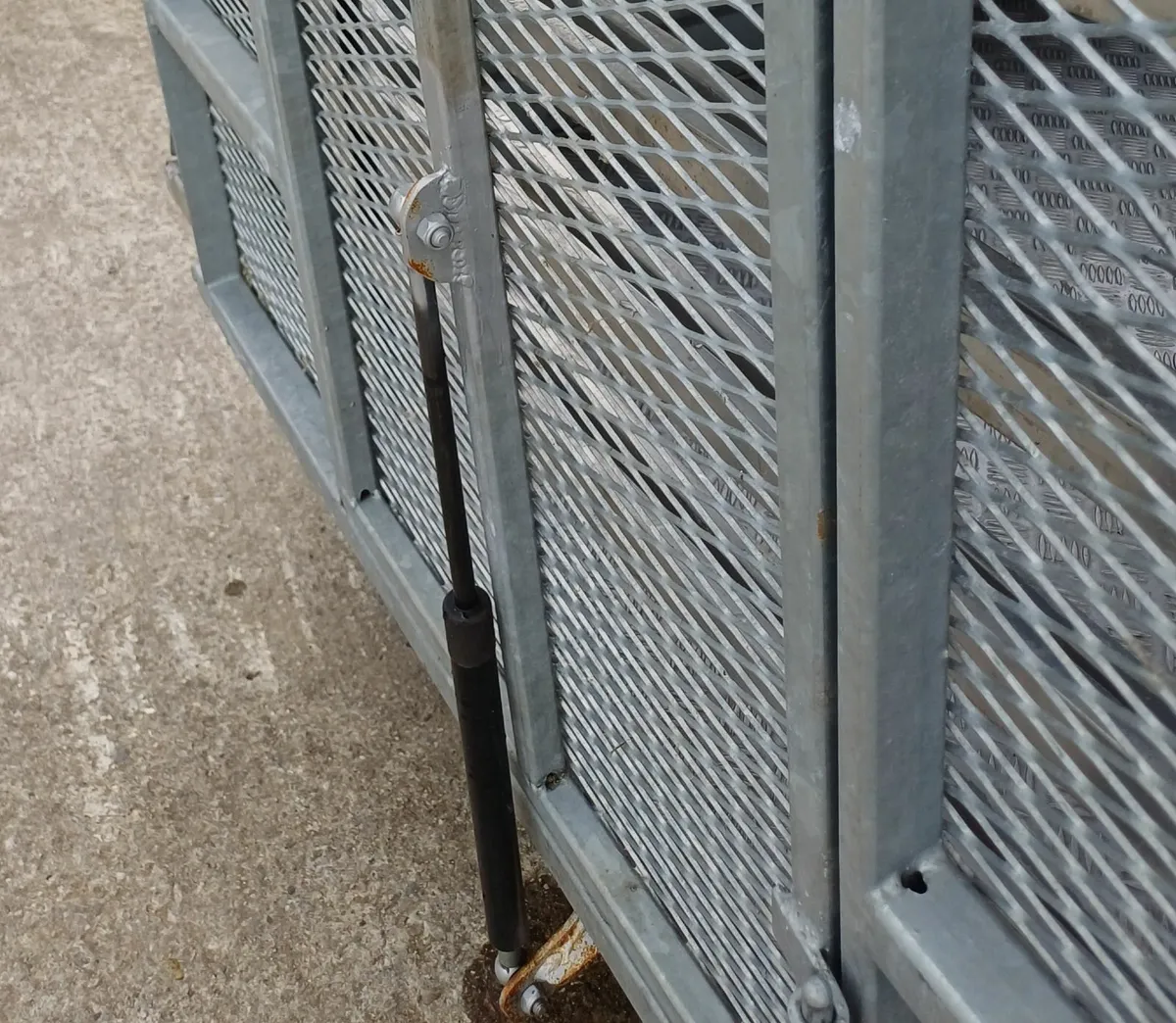 8x5 galvanized sheep trailer - Image 2