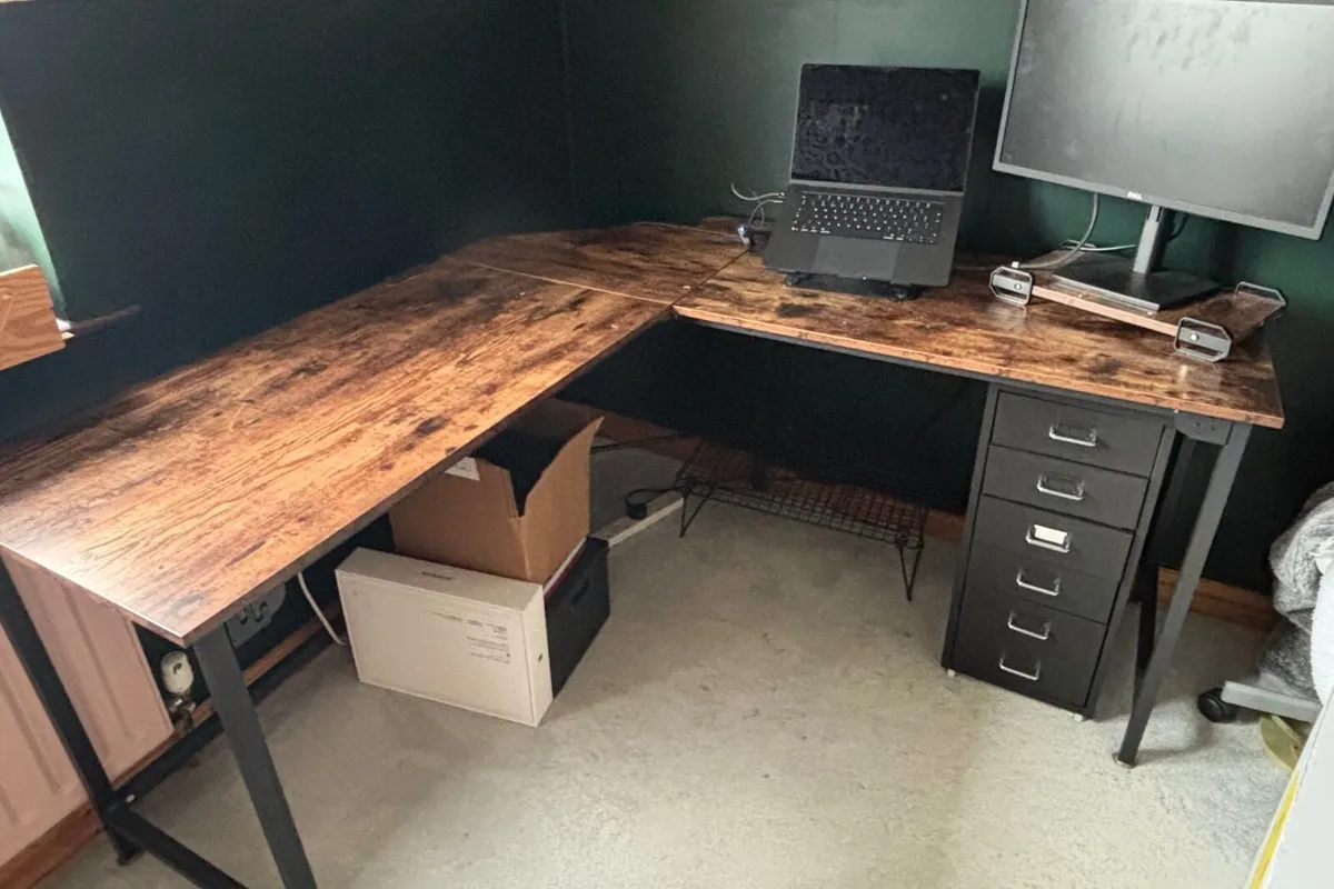 Great corner desk - Image 1