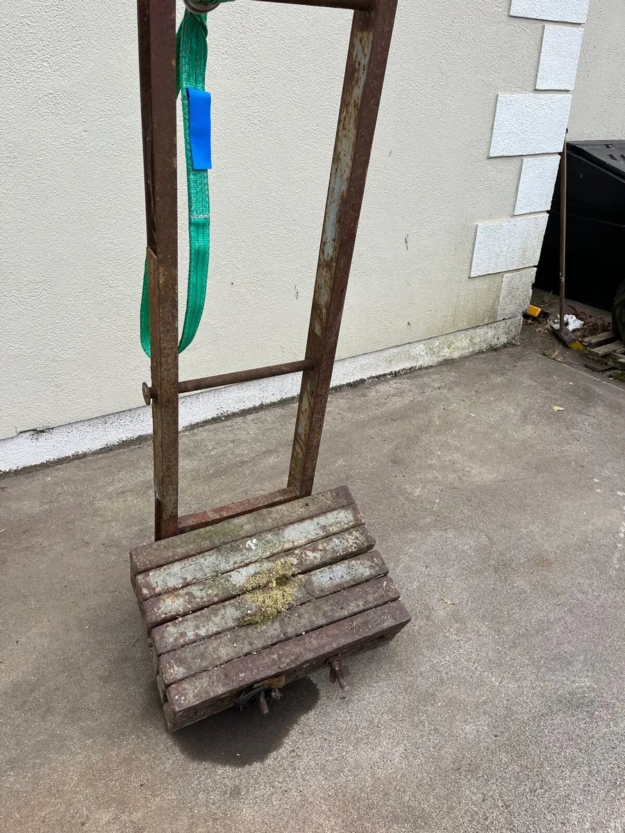 MF weights pallet forks and tank - Image 1