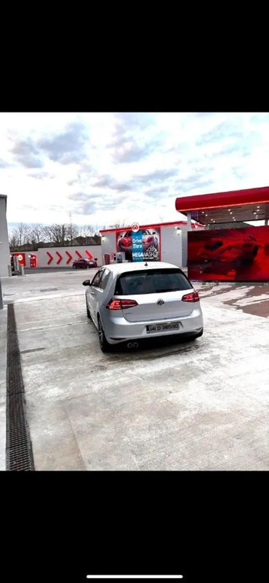 2014 Volkswagen Golf - Image 2