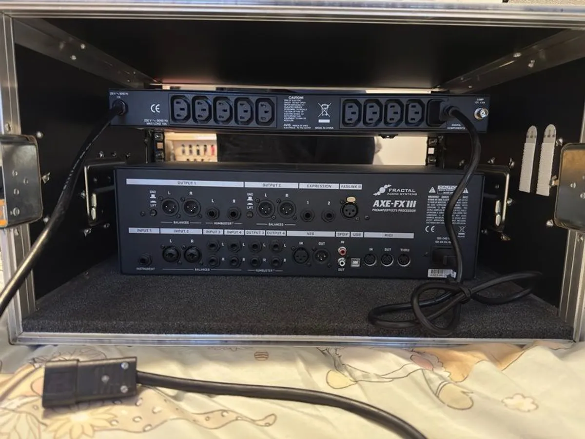 Fractal Axe FX 3+FC6 & Fender Tone Master Cab - Image 2