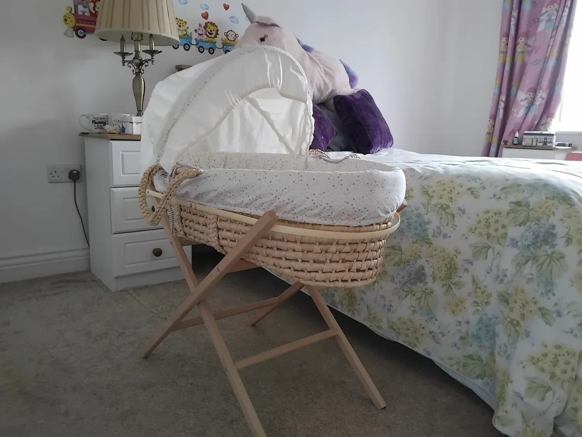 Baby moses basket - Image 1