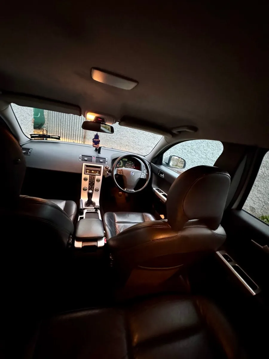 Volvo S40 2010 - Image 2
