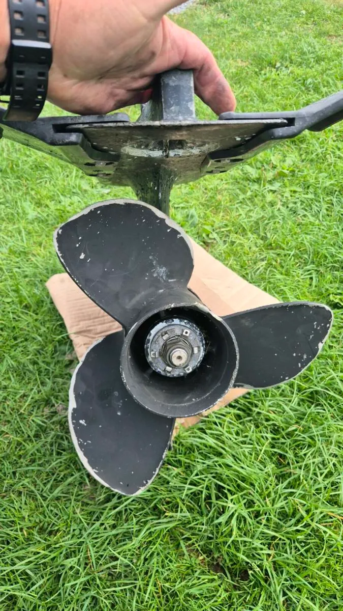 Stern drive, Alpha1 Gen 2 lower leg and prop - Image 1