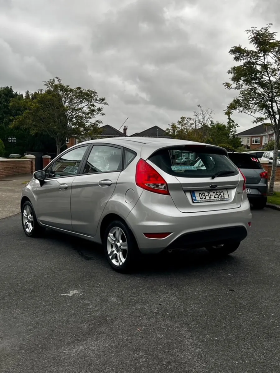 Ford Fiesta 2009 - Image 2