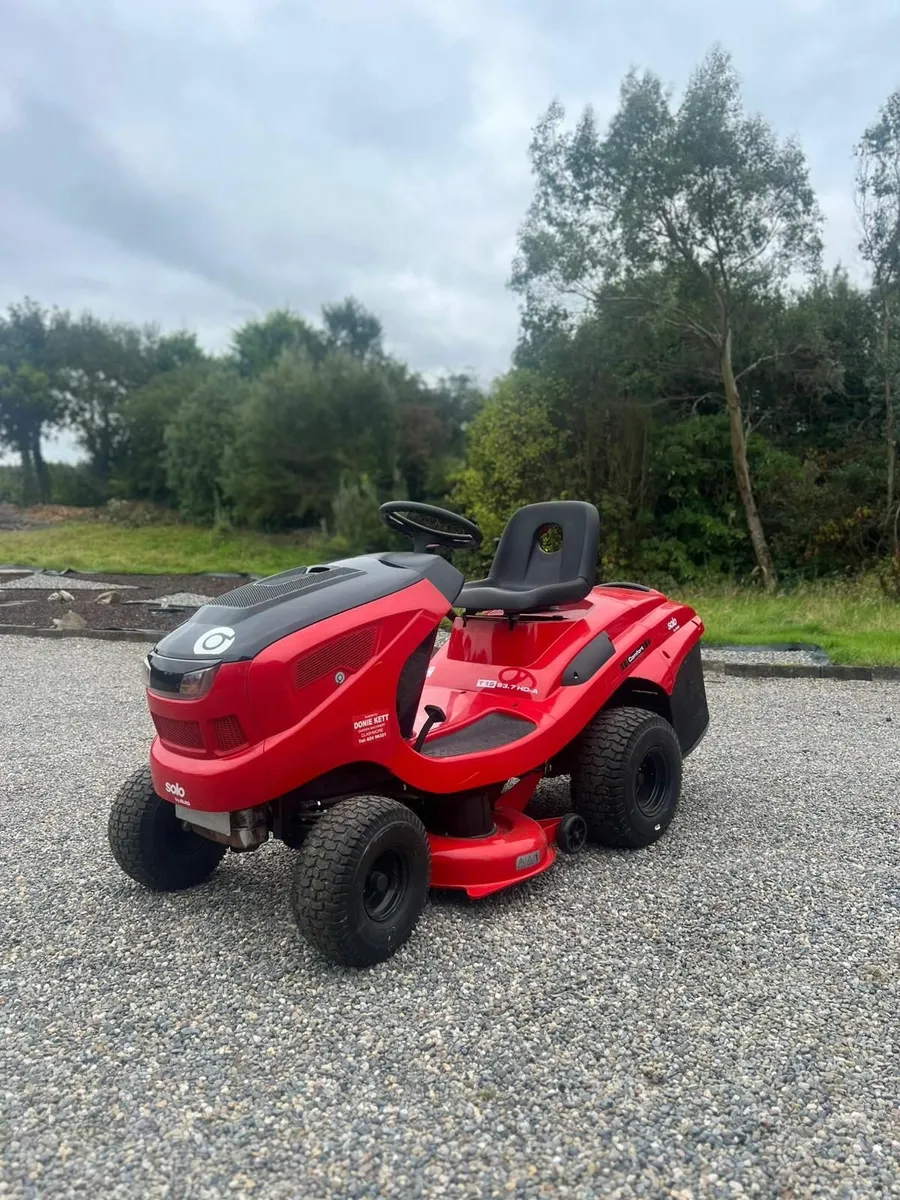 Ride on lawnmower - Image 1
