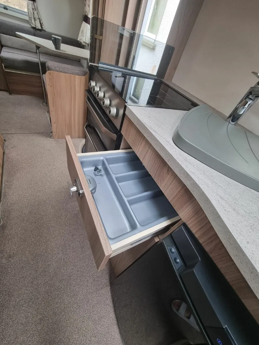 2017 Swift 6-berth Caravan - Image 4