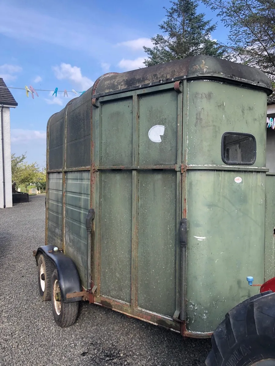 Horse box - Image 1