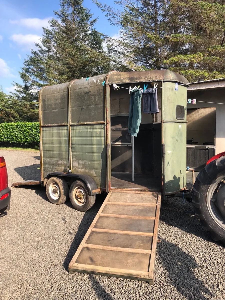 Horse box - Image 2