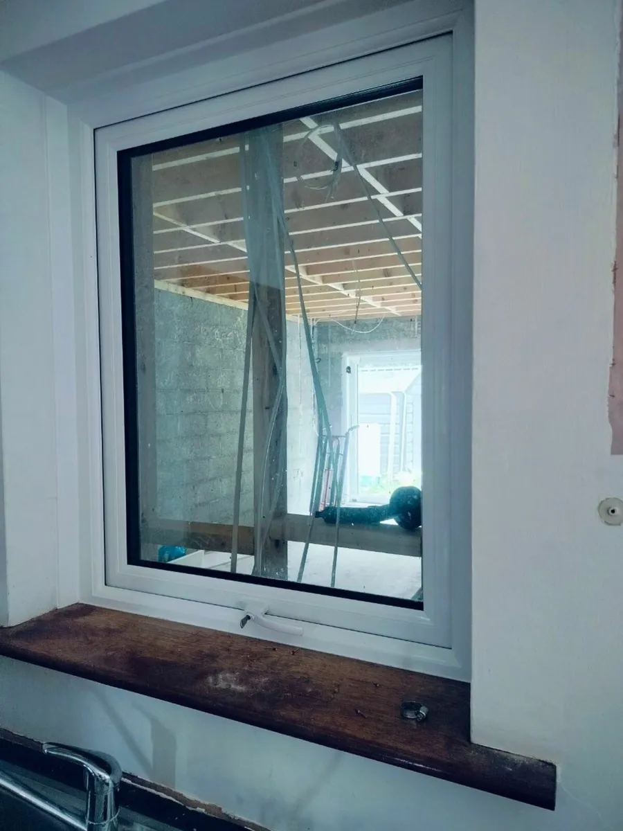 Triple glaze window. 1yr old - Image 1