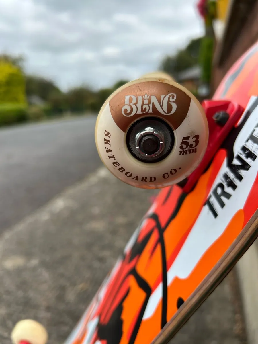 Skateboard - Image 3