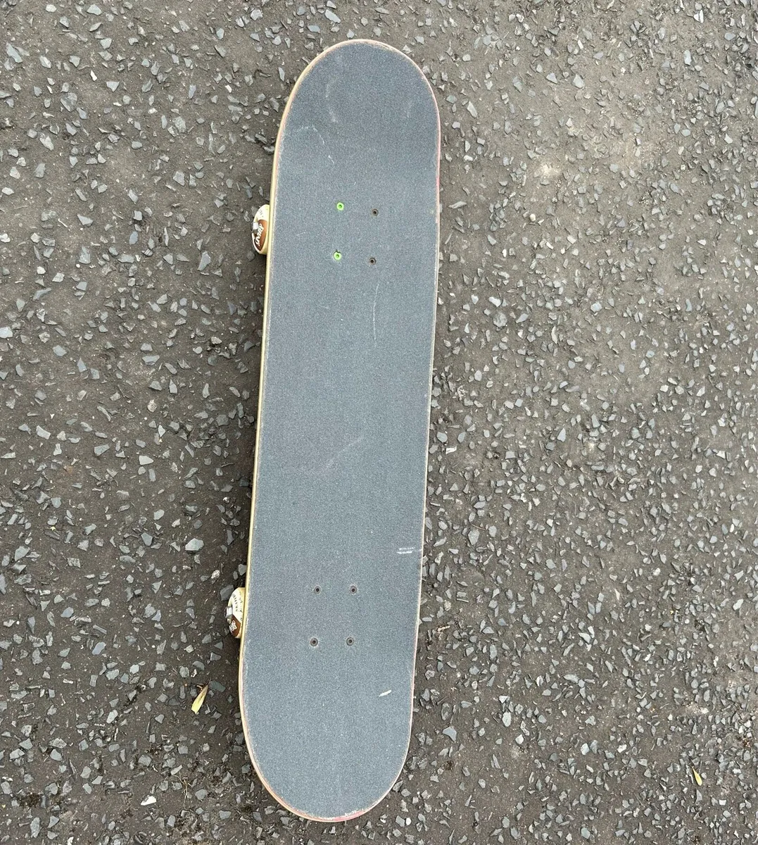 Skateboard - Image 4