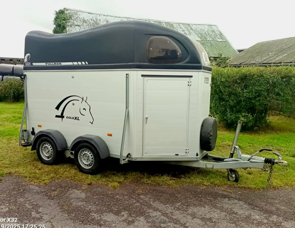 Cheval Liberte 2 horse/3 pony horsebox herringbone - Image 1