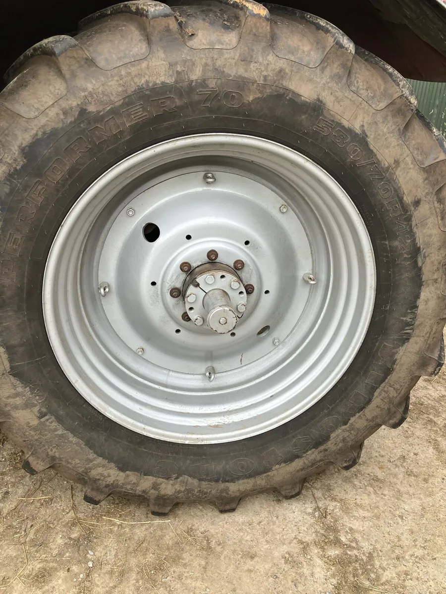 Case puma 580/70/42 and 480/70/30 tyres and rims - Image 1