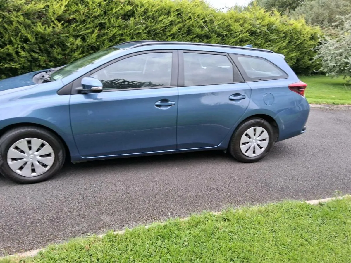 2015 Toyota auris 1.4 d4d estate tax nct. Only140k - Image 3