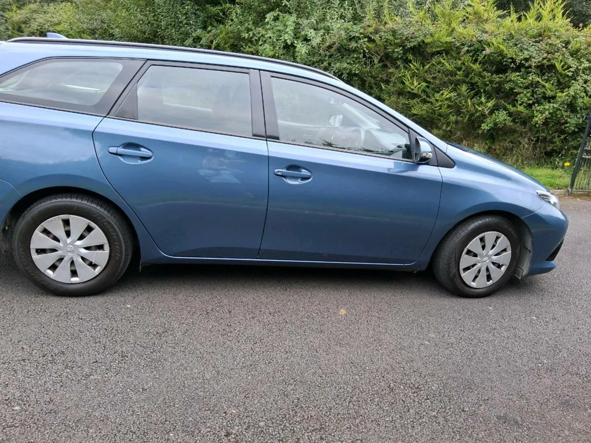 2015 Toyota auris 1.4 d4d estate tax nct. Only140k - Image 4
