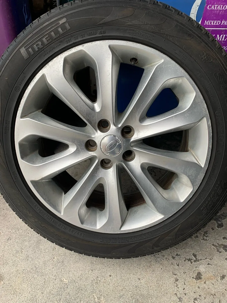Range Rover 20’ alloys with tyres and wheel nuts - Image 4