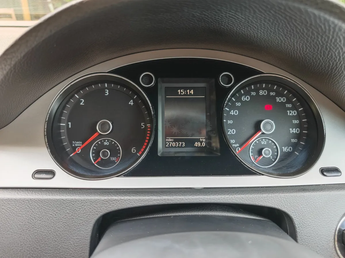 Volkswagen Passat 2009 - Image 2
