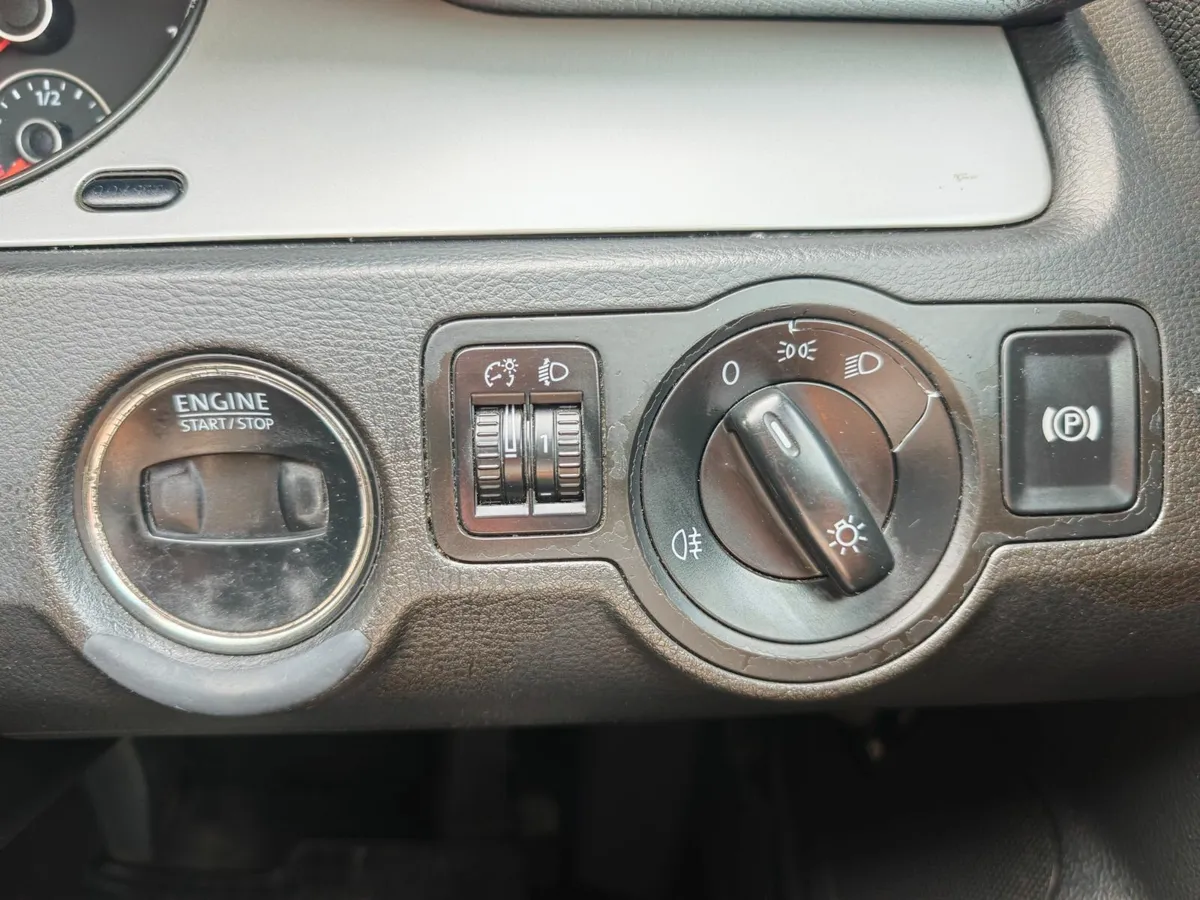 Volkswagen Passat 2009 - Image 3
