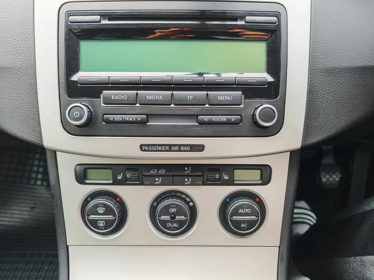 Volkswagen Passat 2009 - Image 4