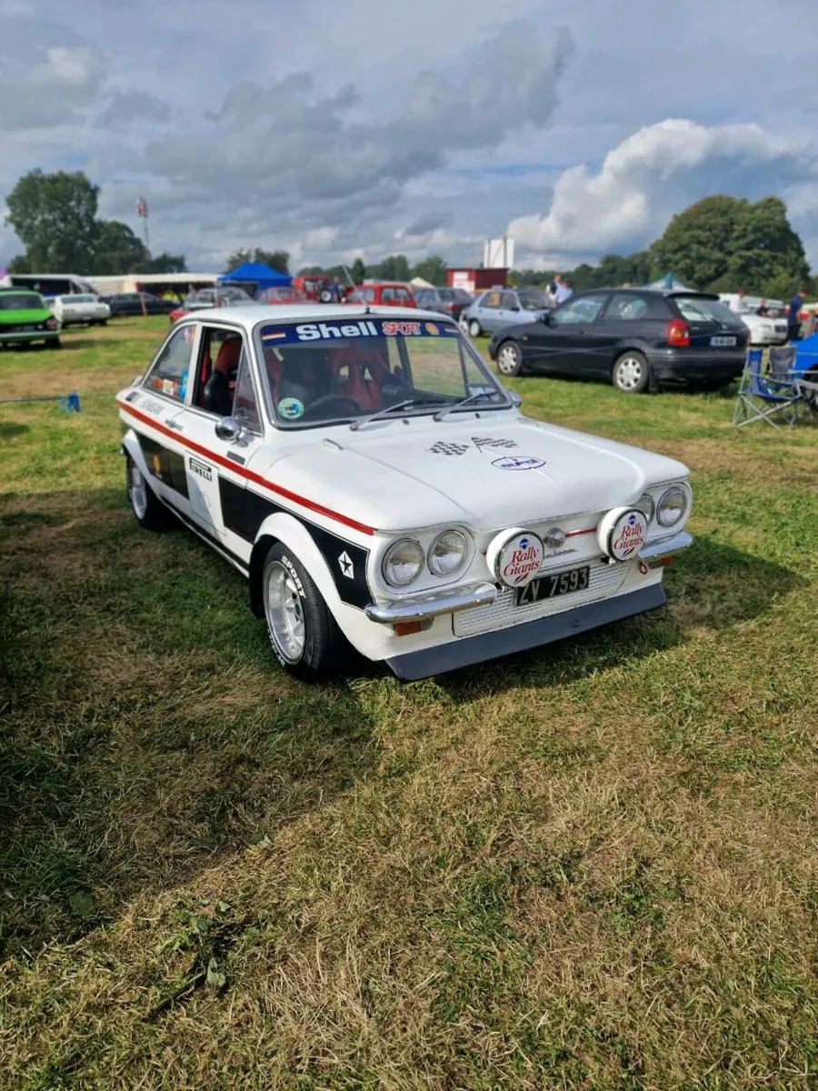 Vintage car - Image 2
