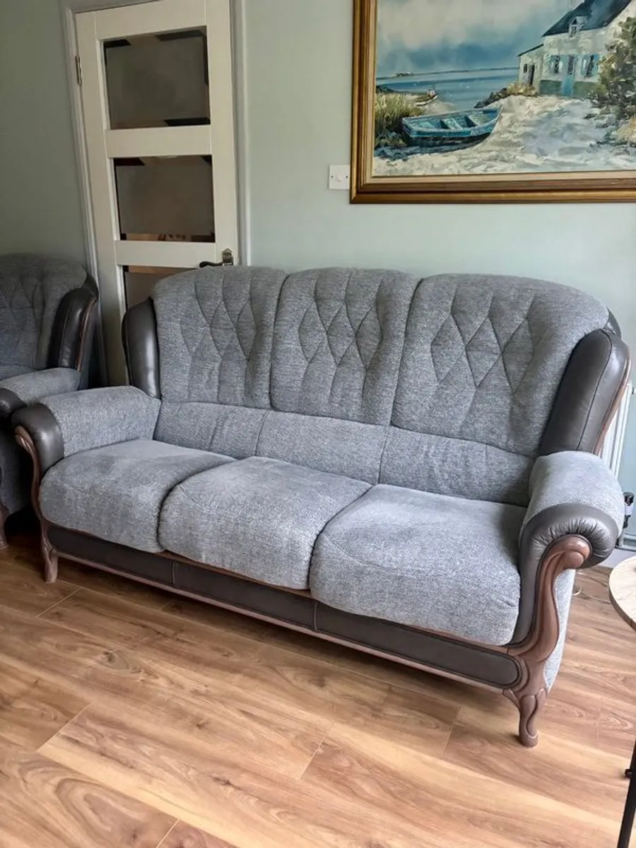 Living room suite - Image 1