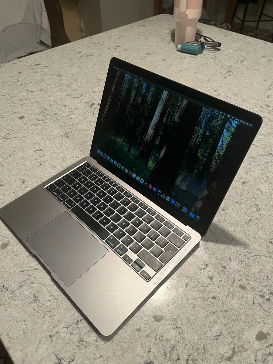 MacBook Air - Image 2