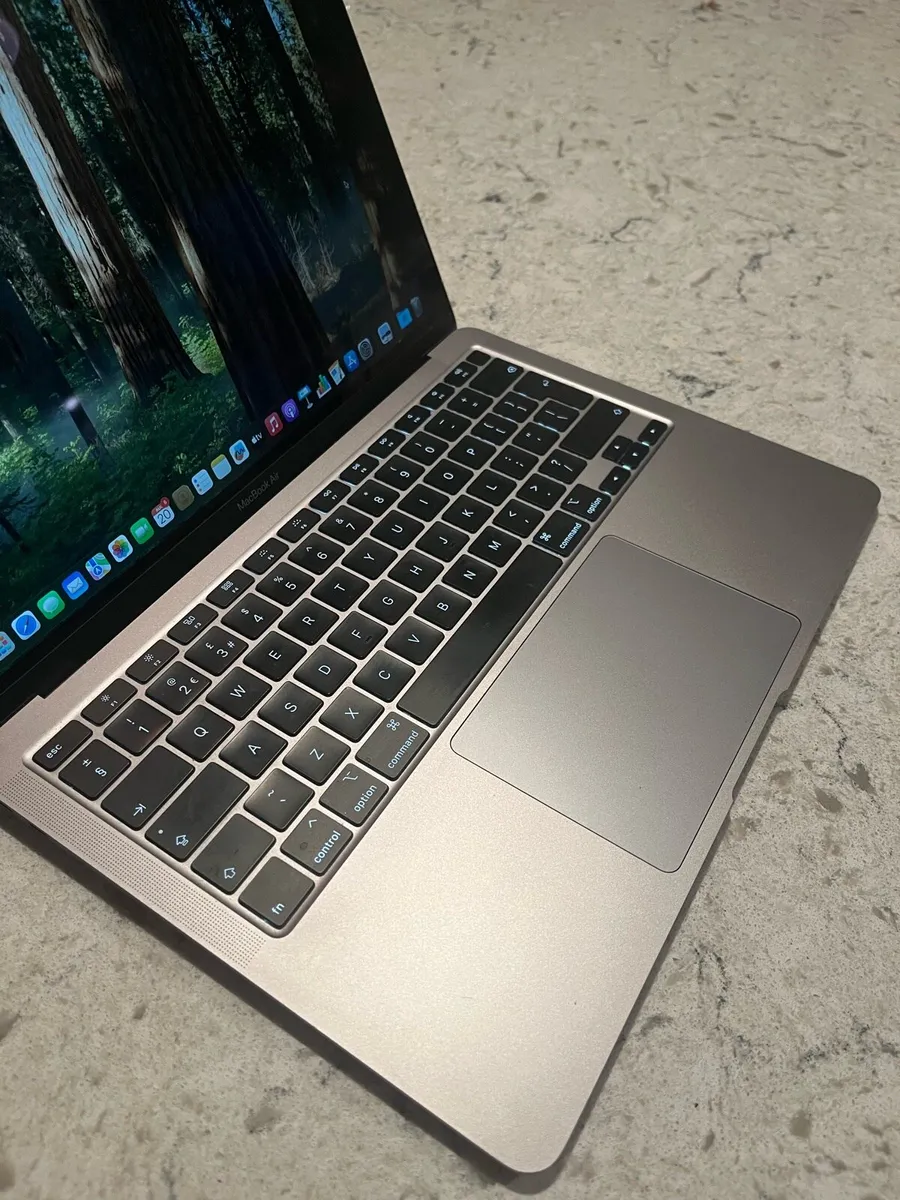 MacBook Air - Image 3