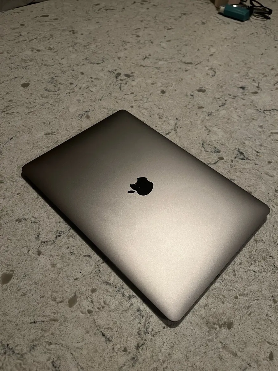 MacBook Air - Image 4