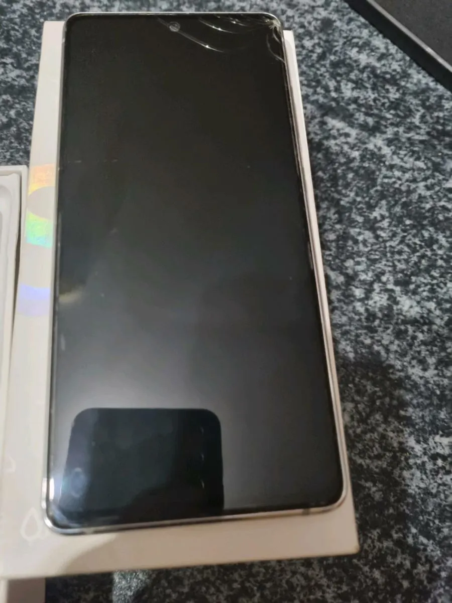 Samsung Galaxy s20fe 5g - Image 2