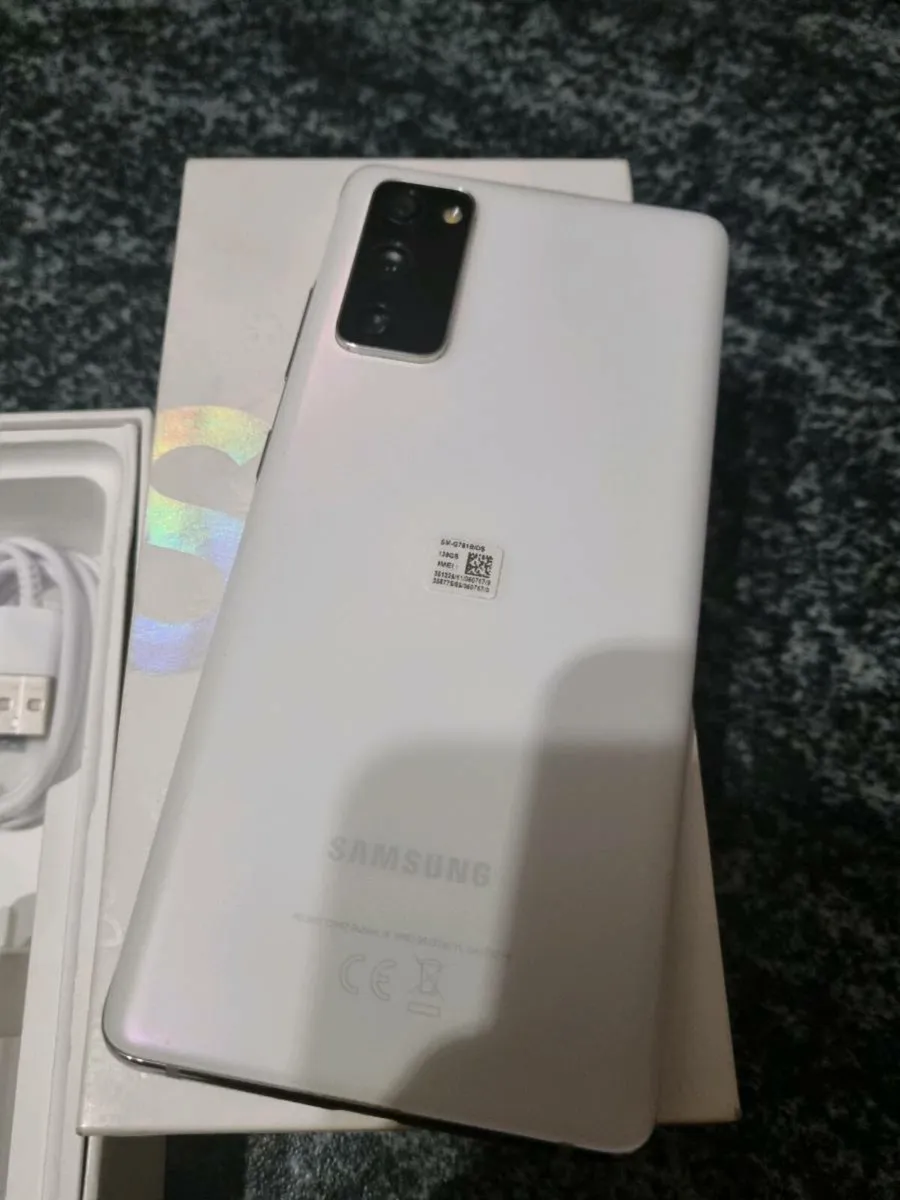 Samsung Galaxy s20fe 5g - Image 3