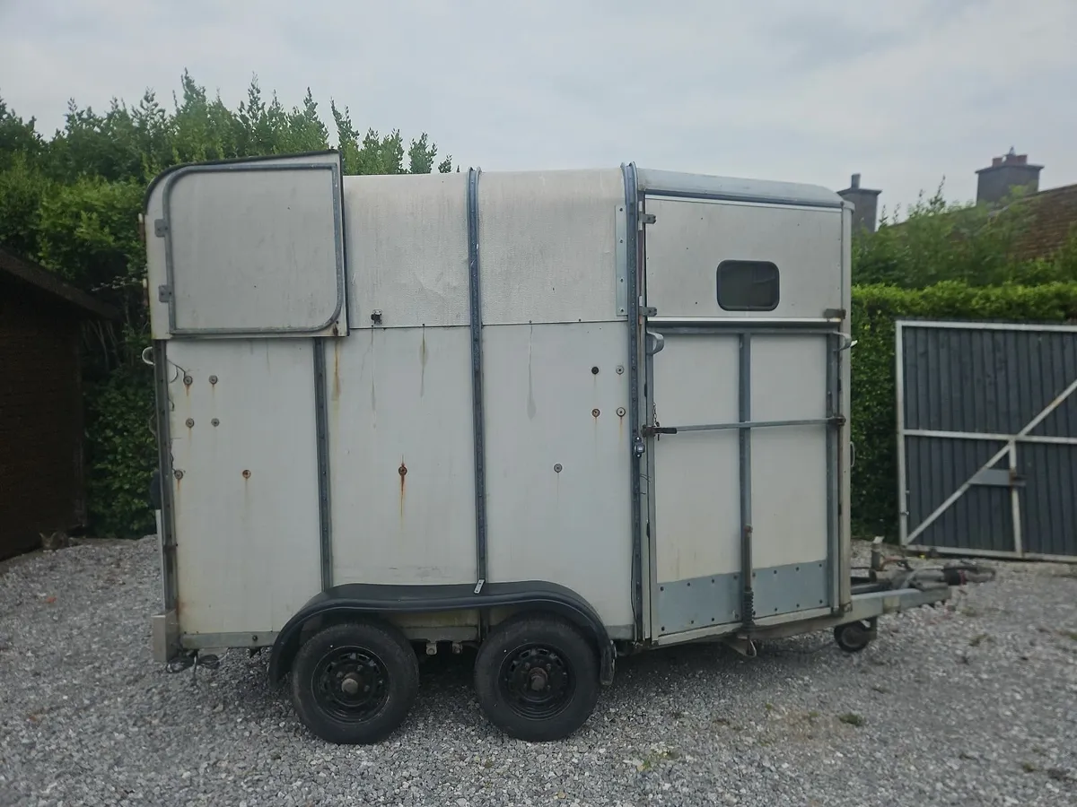 Horse box - Image 2