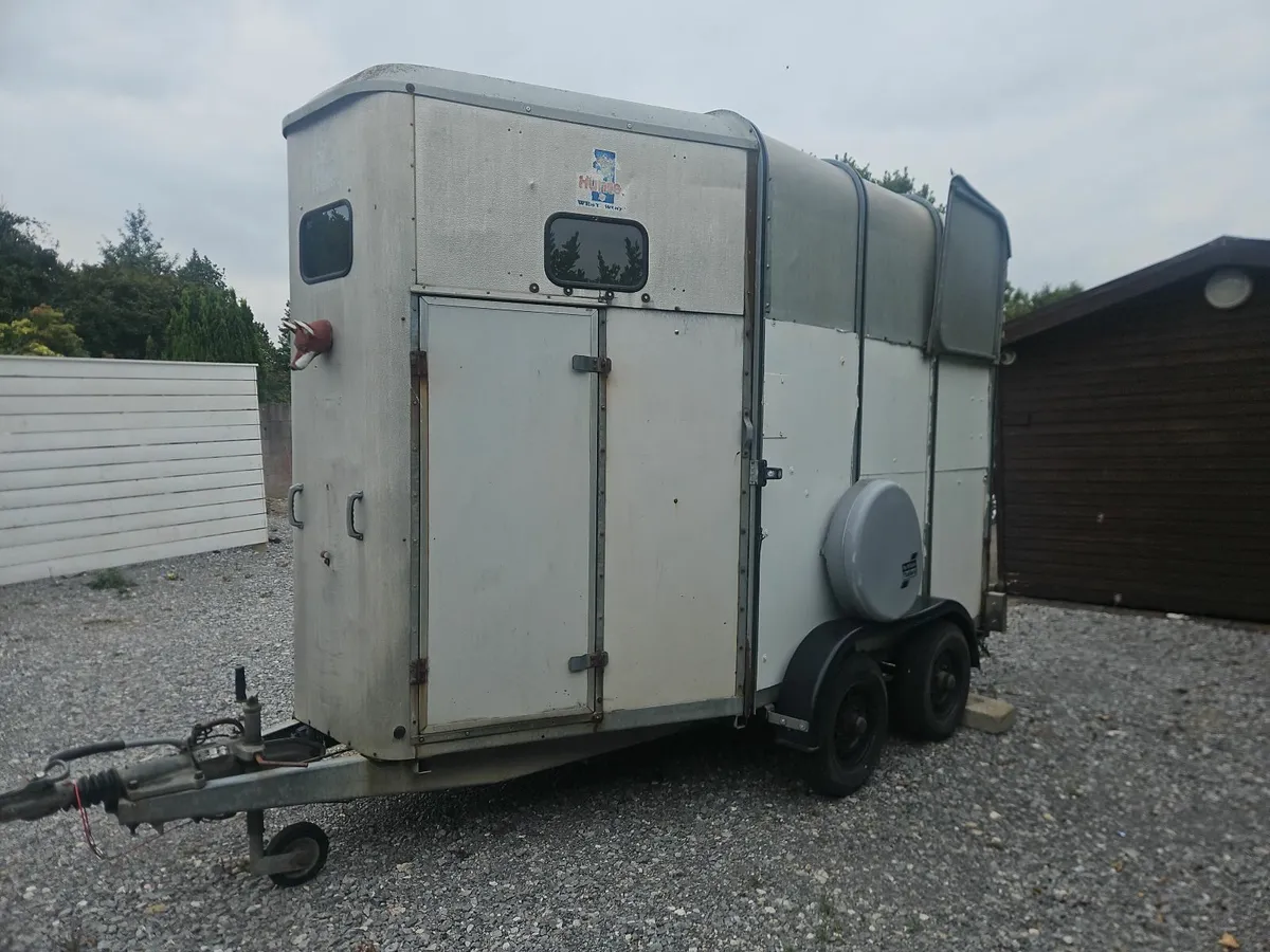 Horse box - Image 1