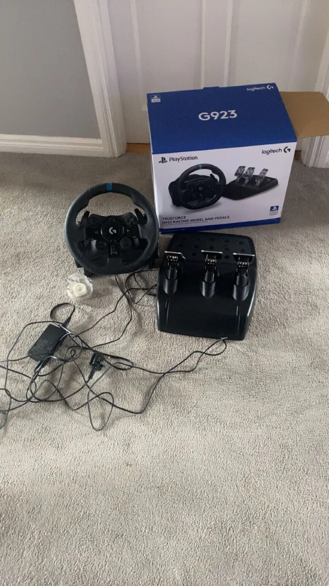PS5 and PS4 logitec steering wheel and pedals