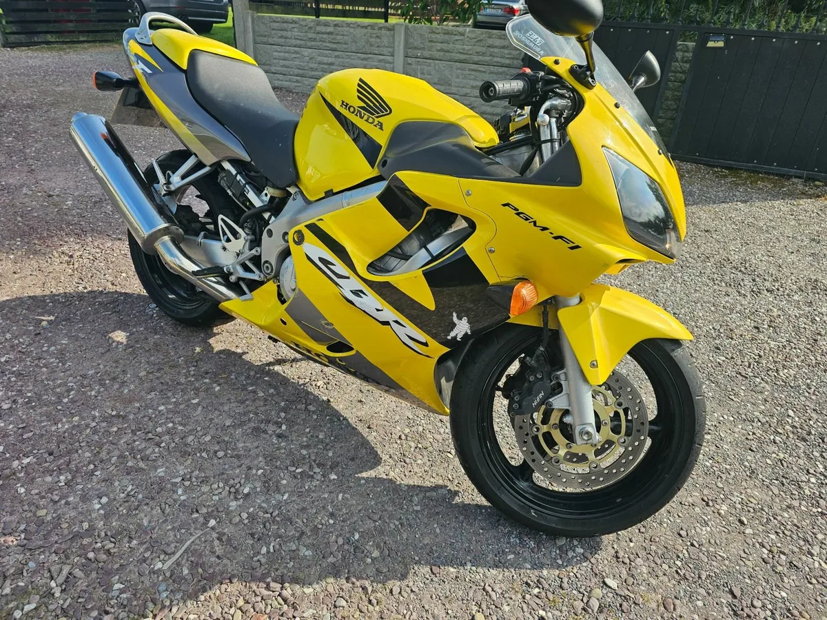 Honda CBR 600 F4i 2001 - Image 1
