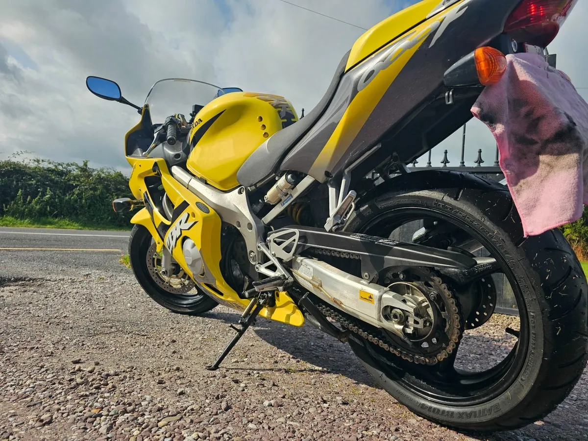 Honda CBR 600 F4i 2001 - Image 2