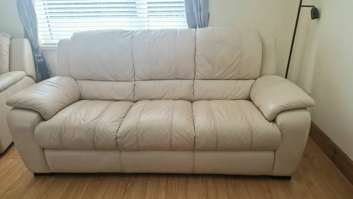 Couch - Image 2