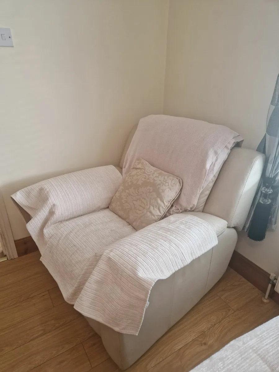Couch - Image 4