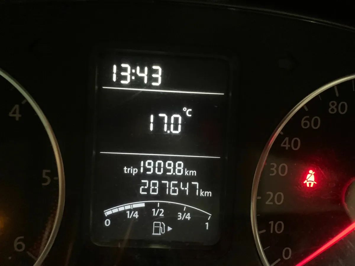 Volkswagen Polo 2011 - Image 2