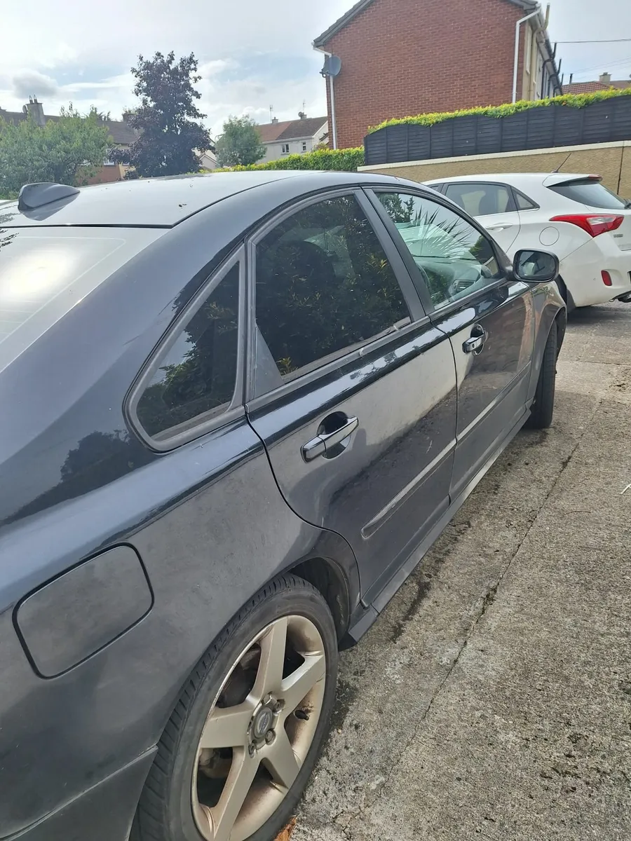 Volvo S40 2010 - Image 1
