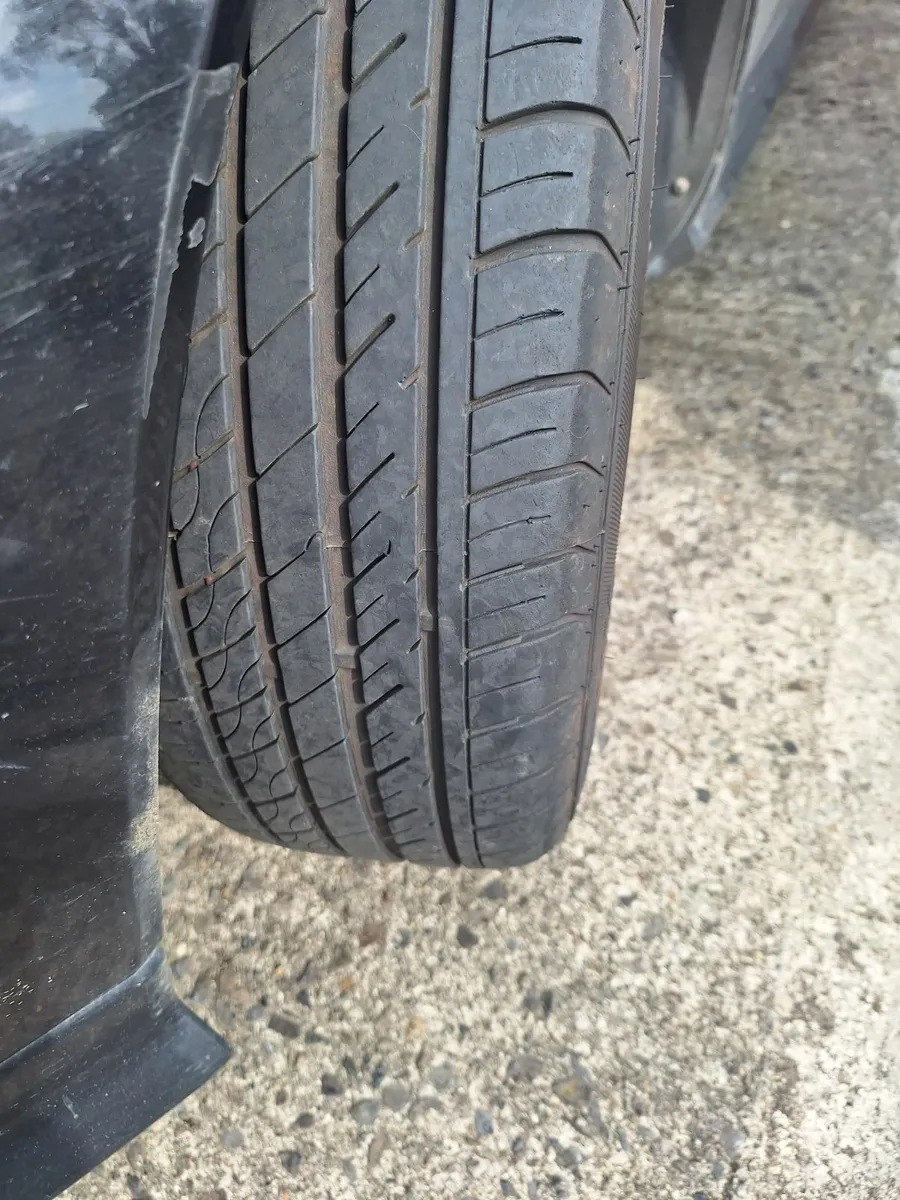 Volvo S40 2010 - Image 2