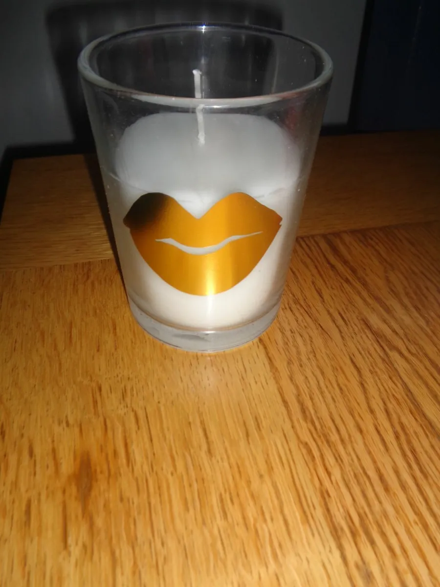 Love Always Fizz & Bubbles Scent Candle for Sale - Image 3
