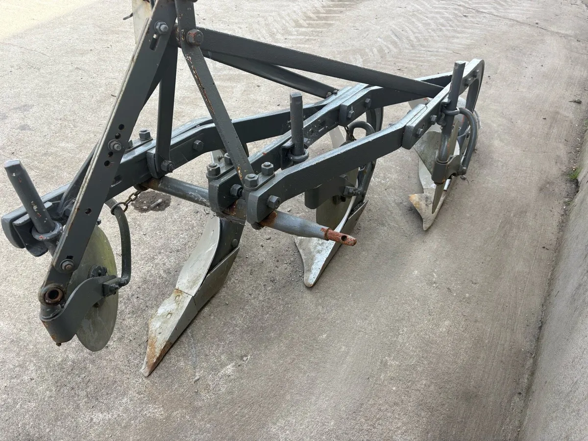 Ferguson 3 furrow plow - Image 3