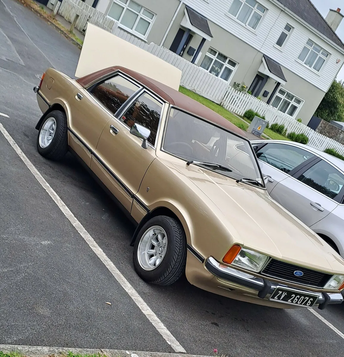 Ford cortina mk4 2l ghia - Image 1