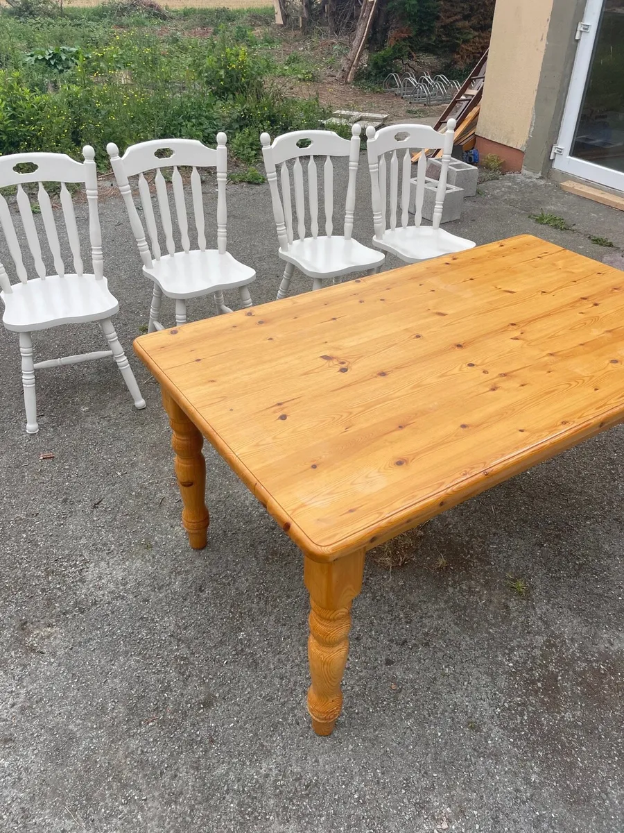 Kitchen table and 4 chairs set - Image 1