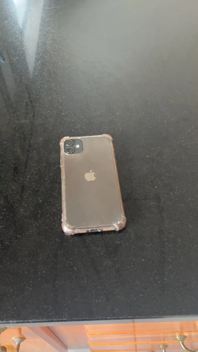 iPhone 11 - Image 2