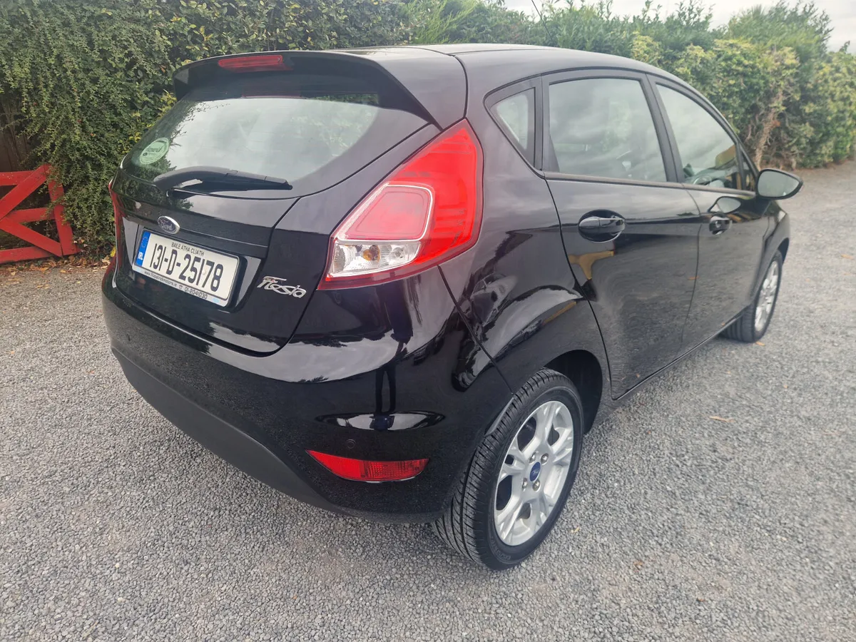Ford Fiesta ZETEC VERY  LOW MILEAGE  2013 - Image 4