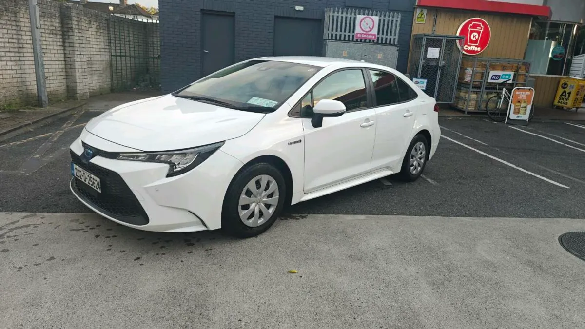 Toyota Corolla 2020 HYBRID SALOON 6 month warrenty - Image 1