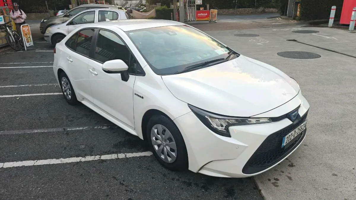 Toyota Corolla 2020 HYBRID SALOON 6 month warrenty - Image 3